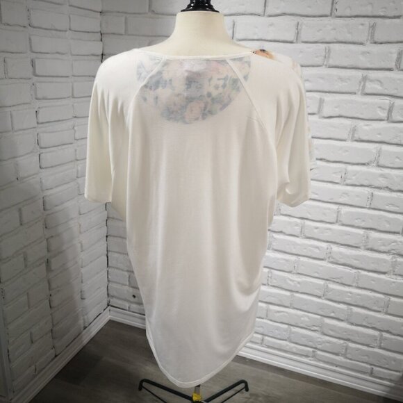 Paradisio Plus Ladies Size 3X Off White w/ Flower Pattern Short Sleeves Top - Picture 2 of 9